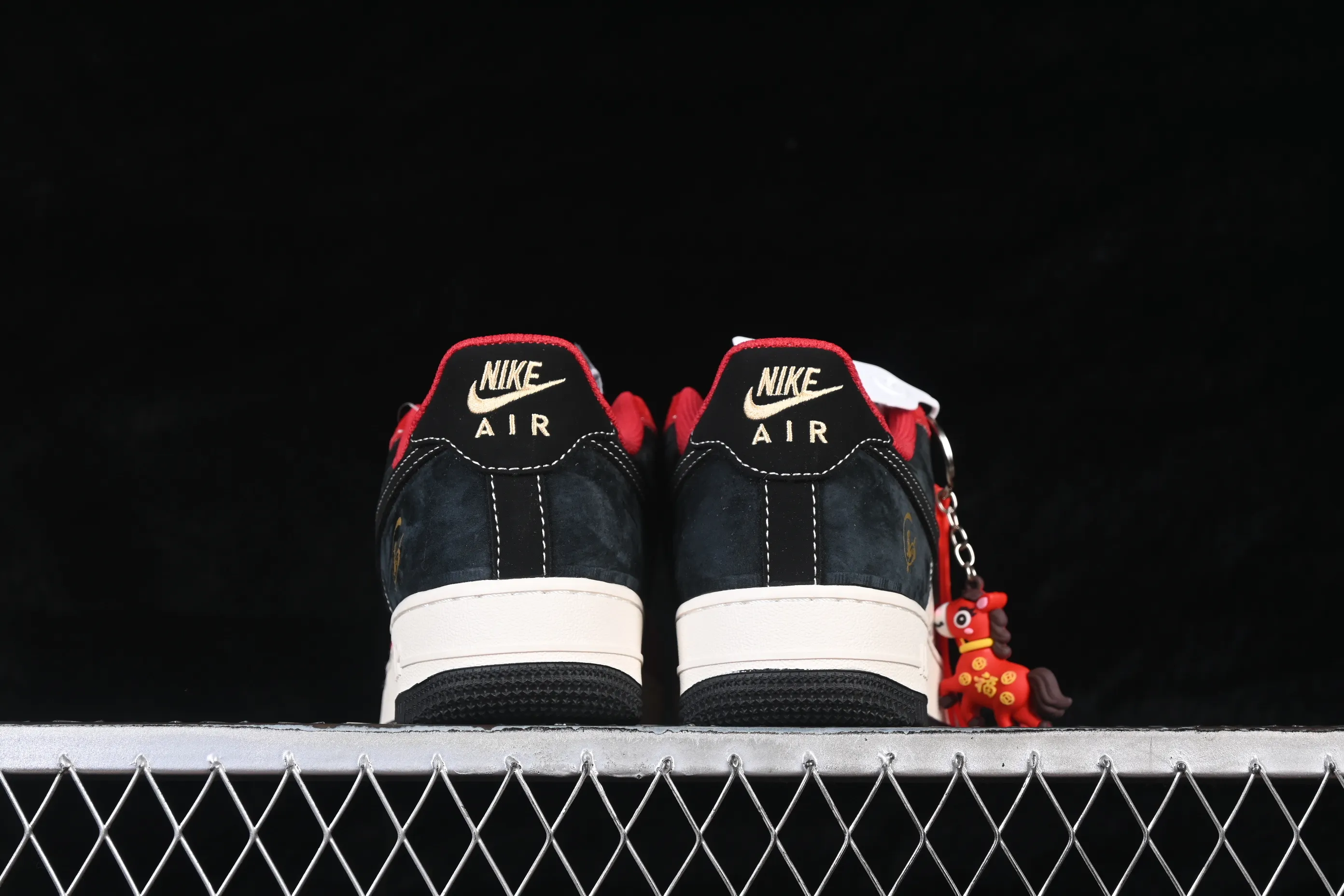All Categories Nk Air Force 1 Air Force Series Nk Air Force 1 Low Air Force Low Nike Air Force 1'07 Low Red and Black Pray for Good Luck and Good Luck Air Force 1 Low-top Casual Shoes FC1688-264